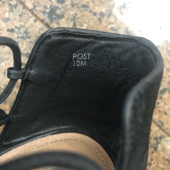 Tahari TA-Post Black Peep Toe Classic Pumps - Picture 5 of 10